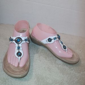 Minnetonka White leather with Turquoise Concho Southwestern Thong Sandal…